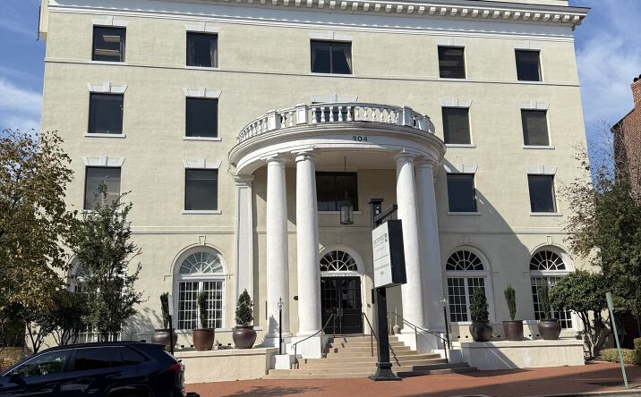 Pictures of Office property located at 904 Princess Anne St, Fredericksburg, VA 22401 for sales - image #1