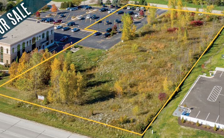 Pictures of Land property located at N35W23829 Highfield Ct, Pewaukee, WI 53072 for sales - image #1