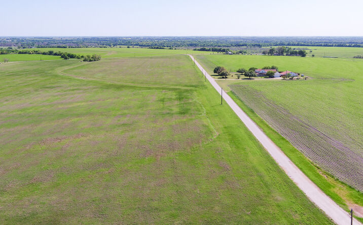 Pictures of Land property located at County Rd 418, Thorndale, TX 76577 for sales - image #1