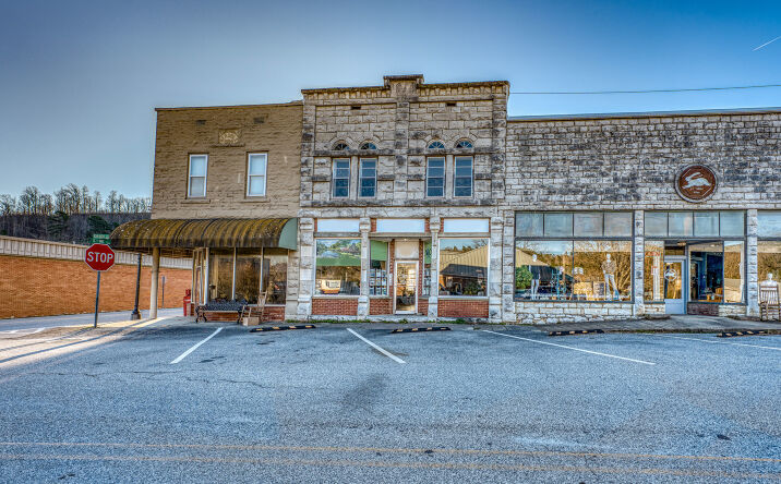 Pictures of Hospitality, Mixed Use, Office, Retail property located at 103 W Church St, Jasper, AR 72641 for sales - image #1