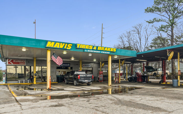 Pictures of Retail property located at 2121 Memorial Pkwy SW, Huntsville, AL 35801 for sales - image #1
