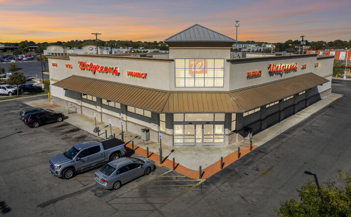 Pictures of Retail property located at 7019 S Zarzamora St, San Antonio, TX 78224 for sales - image #1
