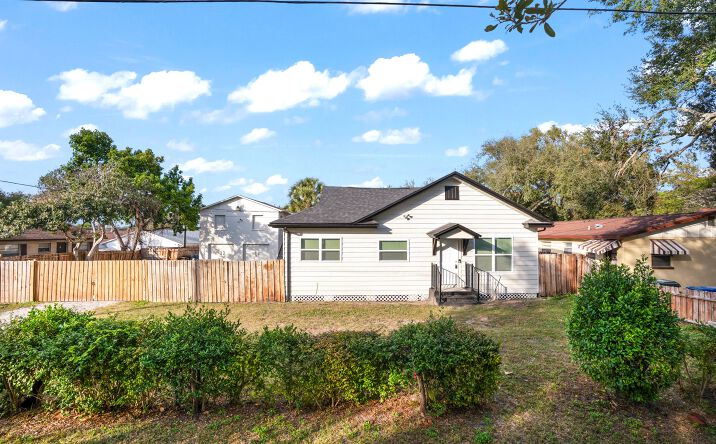 Pictures of Multifamily property located at 1006 15th Ave NW, Largo, FL 33770 for sales - image #1
