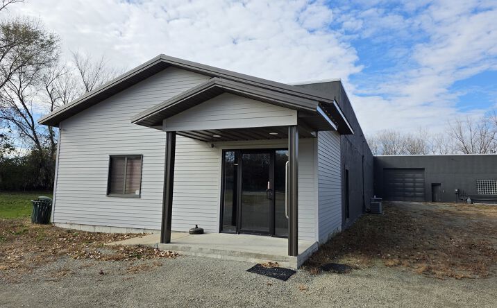 Pictures of Industrial, Mixed Use, Retail, Self Storage property located at 1801 Griswold Ave, Sterling, IL 61081 for sales - image #1