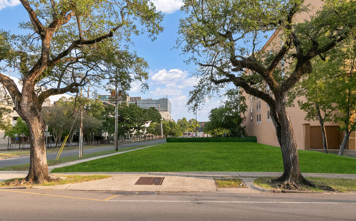 Pictures of Land property located at 3600 St Charles Ave, New Orleans, LA 70115 for sales - image #1