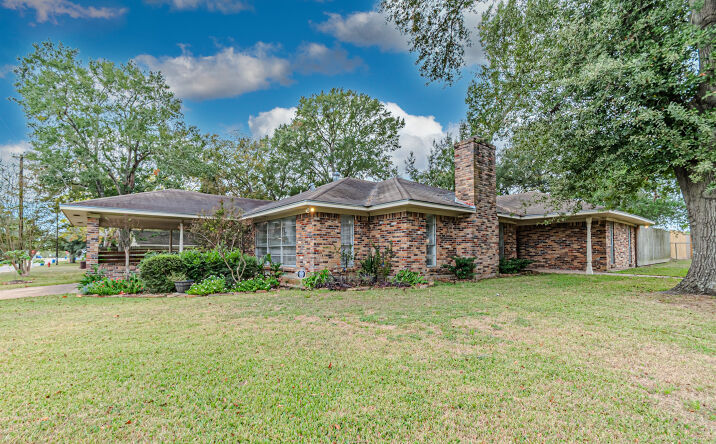 Pictures of Mixed Use, Office, Retail property located at 2103 Taylor St, Waller, TX 77484 for sales - image #1