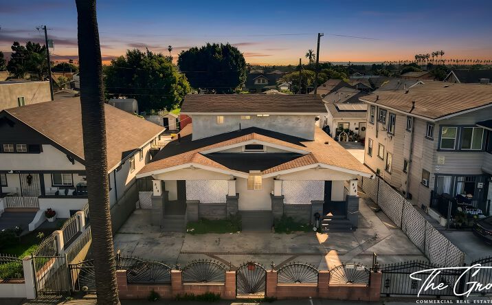 Pictures of Multifamily property located at 856 W 47th St, Los Angeles, CA 90037 for sales - image #1