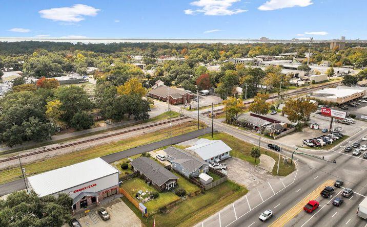 Pictures of Land property located at 1807 School St, Ocean Springs, MS 39564 for sales - image #1