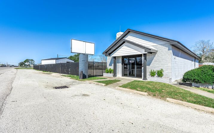 Pictures of Office, Retail property located at 12122 Hwy 6, Santa Fe, TX 77510 for sales - image #1