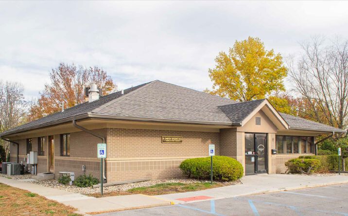 Pictures of Office, Retail property located at 415 Waterfall Dr, Elkhart, IN 46516 for sales - image #1