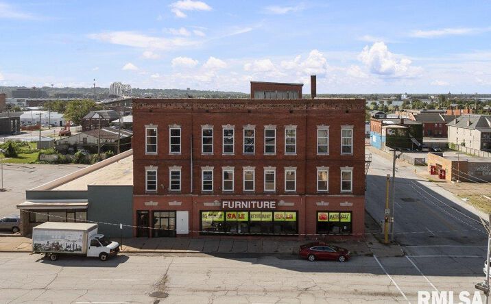 Pictures of Business for Sale, Industrial, Multifamily, Office property located at 825 W 4TH Street, Davenport, IA 52802 for sales - image #1