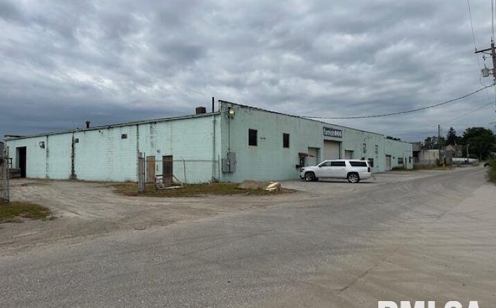 Pictures of Industrial, Office property located at 944 FARRAGUT Street, Davenport, IA 52802 for sales - image #1