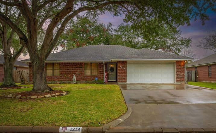 Pictures of Land property located at 1213 Shadowlake Drive, Sealy, TX 77474 for sales - image #1