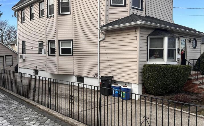 Pictures of Multifamily property located at 84 Crafton Avenue 2, Staten Island, NY 10314 for sales - image #1