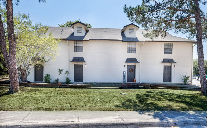 Pictures of Multifamily property located at 554 Dukeway Dr, Universal City, TX 78148 for sales - image #1