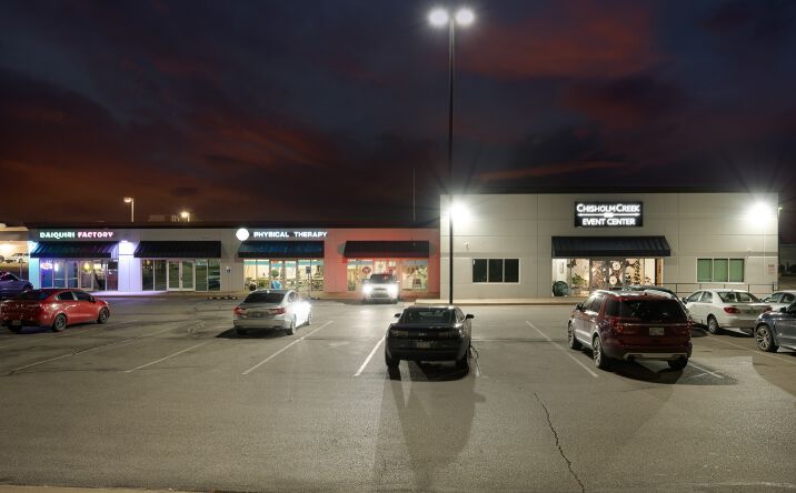 Pictures of Retail property located at 13801 N Western Ave, Edmond, OK 73013 for sales - image #1