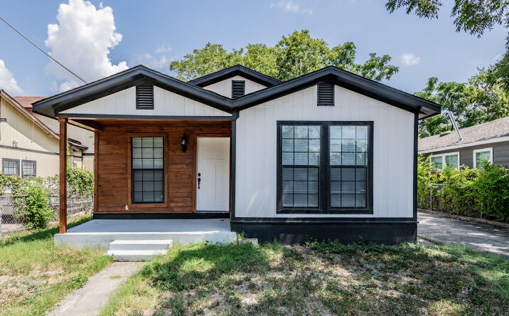 Pictures of Multifamily property located at 215 Oelkers St, San Antonio, TX 78204 for sales - image #1