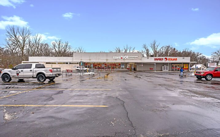 Pictures of Retail property located at 1703 Airport Hwy, Toledo, OH 43609 for sales - image #1