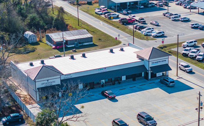 Pictures of Retail property located at 719 W Parker St, Baxley, GA 31513 for sales - image #1