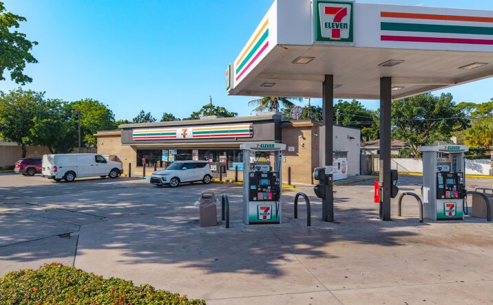 Pictures of Retail property located at 1545 NE 4th Ave, Fort Lauderdale, FL 33304 for sales - image #1