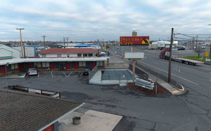Pictures of Multifamily property located at 1006 W 3rd Ave, Moses Lake, WA 98837 for sales - image #1