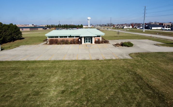 Pictures of Office property located at 803 Illini Dr, Clinton, IL 61727 for sales - image #1