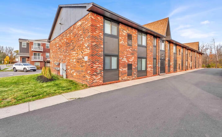 Pictures of Multifamily property located at 23210 Middlebelt Rd, Farmington Hills, MI 48336 for sales - image #1