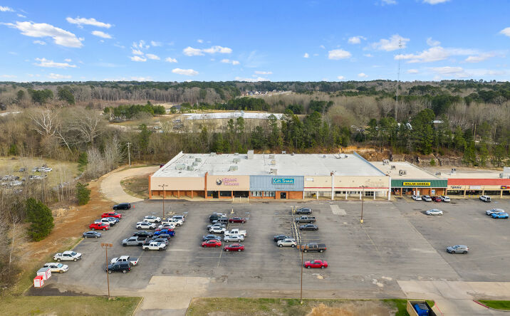 Pictures of Retail property located at 620 E End Boulevard, Marshall, TX 75670 for sales - image #1