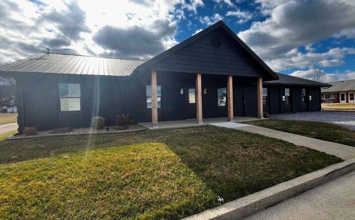 Pictures of Office property located at 1510 W Delaware St, Fairfield, IL 62837 for sales - image #1