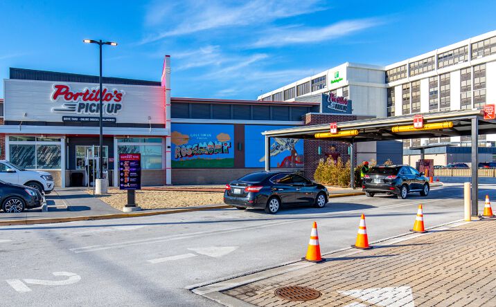 Pictures of Retail property located at 10290 W Higgins Rd, Rosemont, IL 60018 for sales - image #1