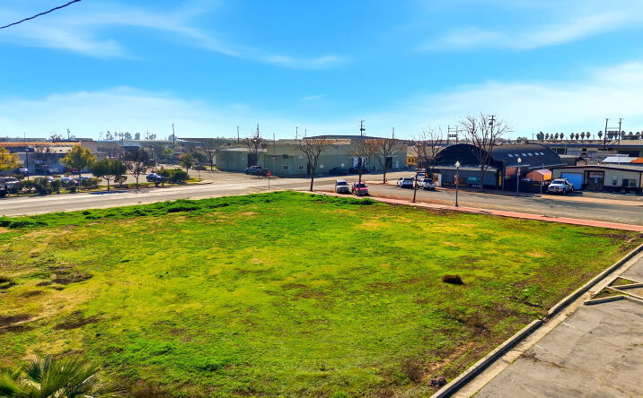 Pictures of Land property located at 190 S Elmwood Ave, Lindsay, CA 93247 for sales - image #1