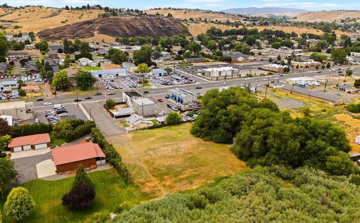 Pictures of Land, Office property located at 111 10th Ave E, Selah, WA 98942 for sales - image #1