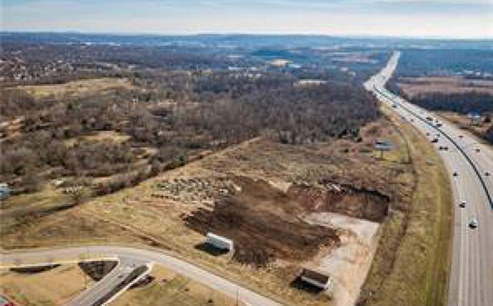 Pictures of Land property located at 3936 S 48th St, Springdale, AR 72762 for sales - image #1