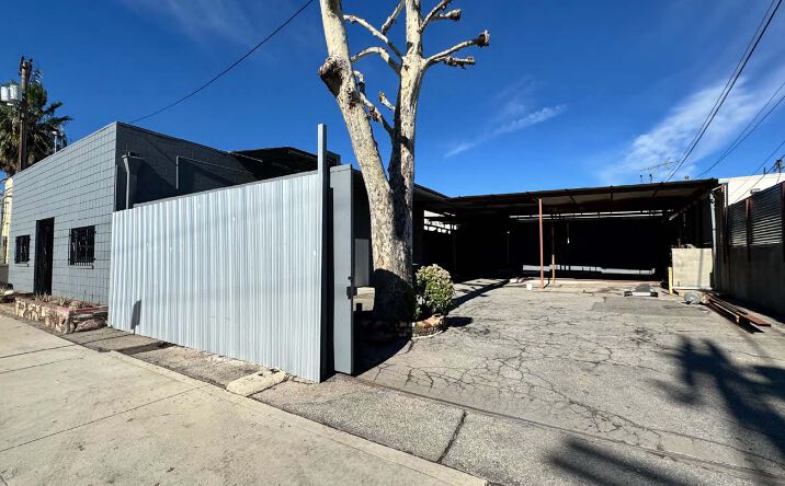 Pictures of Industrial property located at 16021 Arminta St, Van Nuys, CA 91406 for sales - image #1