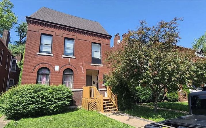 image of property at 4337 STRODTMAN PL Saint Louis MO 63107-1939