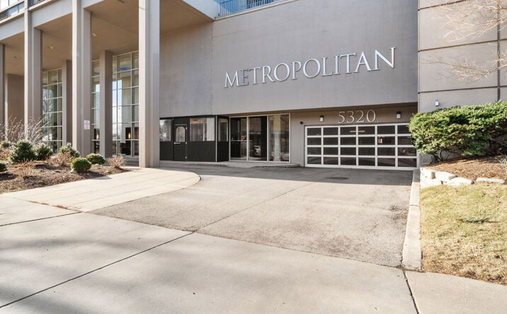 Pictures of Land, Special Purpose property located at 5320 N Sheridan Road E8, Chicago, IL 60640 for sales - image #1