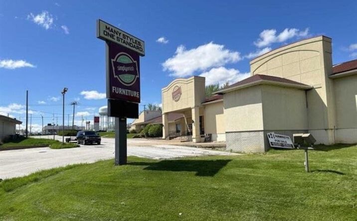 Pictures of Business for Sale, Industrial, Office, Retail property located at 3711 N Harrison St Street, Davenport, IA 52806 for sales - image #1
