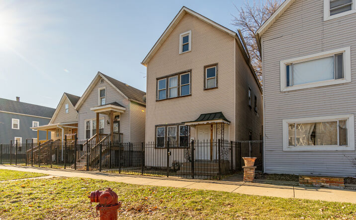 Pictures of Multifamily property located at 5230 S JUSTINE Street, Chicago, IL 60609 for sales - image #1