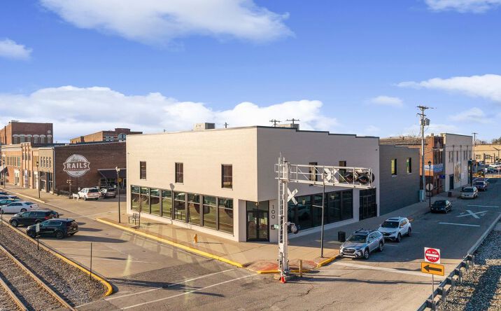 Pictures of Mixed Use, Office, Retail property located at 100 St Louis Ave, Seymour, IN 47274 for sales - image #1