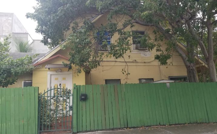 Pictures of Multifamily property located at 1245 NW 7th Ct, Miami, FL 33136 for sales - image #1