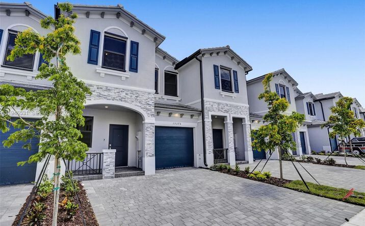 Pictures of Multifamily property located at 11919 SW 247 Ter, Homestead, FL 33032 for sales - image #1