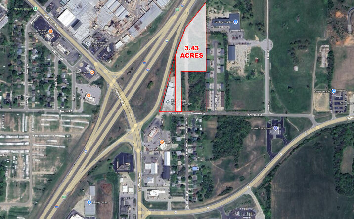 Pictures of Land property located at 151 Cherokee St, Lebanon, MO 65536 for sales - image #1