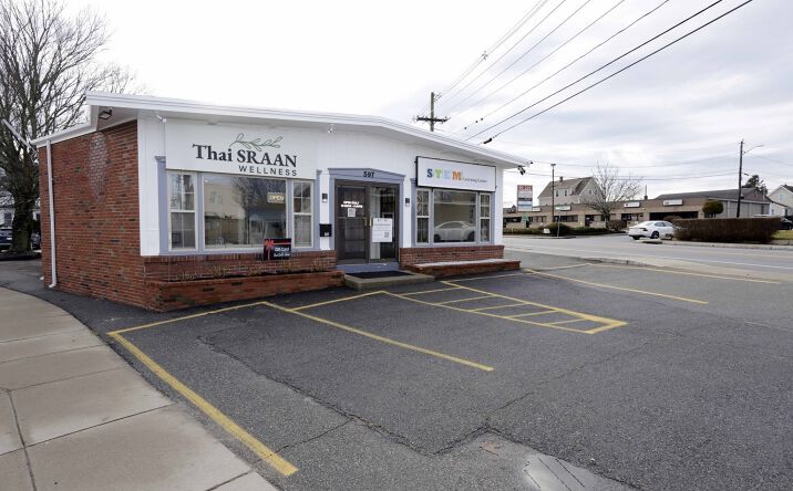 Pictures of Office property located at 597 Dartmouth St, Dartmouth, MA 02748 for sales - image #1