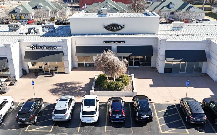Pictures of Retail property located at 3060 S Fremont Ave, Springfield, MO 65804 for sales - image #1