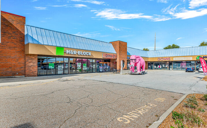 Pictures of Retail property located at 2777 S 6th St, Springfield, IL 62703 for sales - image #1