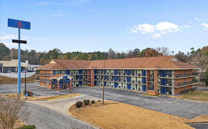 Pictures of Hospitality property located at 105 Riverside Pkwy, Macon, GA 31210 for sales - image #1