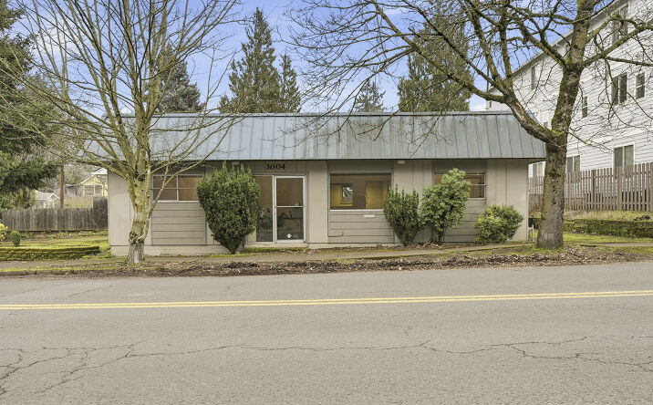 Pictures of Office property located at 3004 SE 50th Ave, Portland, OR 97206 for sales - image #1