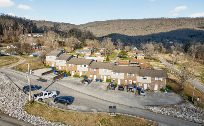 Pictures of Multifamily property located at 147 Waddell Cir, Oak Ridge, TN 37830 for sales - image #1