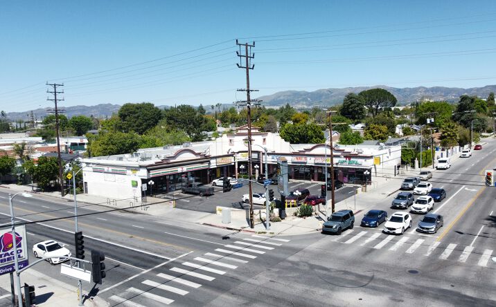 Pictures of Retail property located at 8707 Lindley Ave, Los Angeles, CA 91325 for sales - image #1