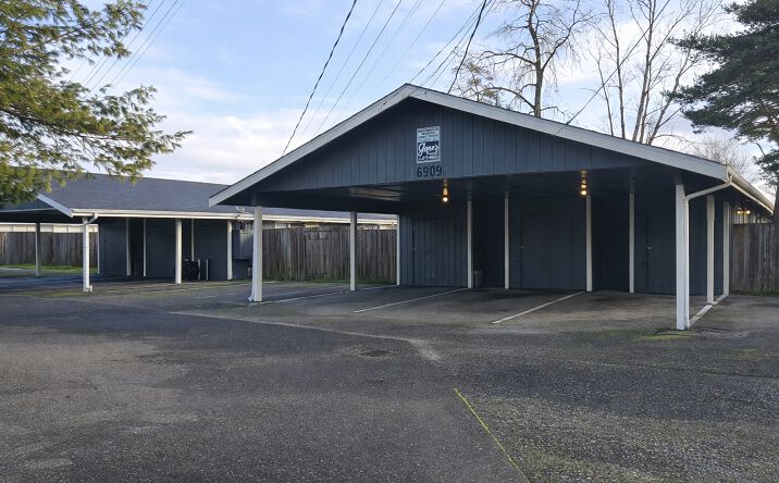 Pictures of Multifamily property located at 6905 S Madison St, Tacoma, WA 98409 for sales - image #1